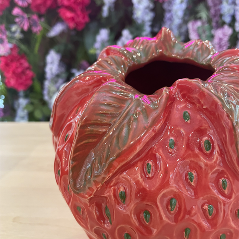 EDG Enzo De Gasperi Chakra Strawberry Vase with Leaves H21 cm